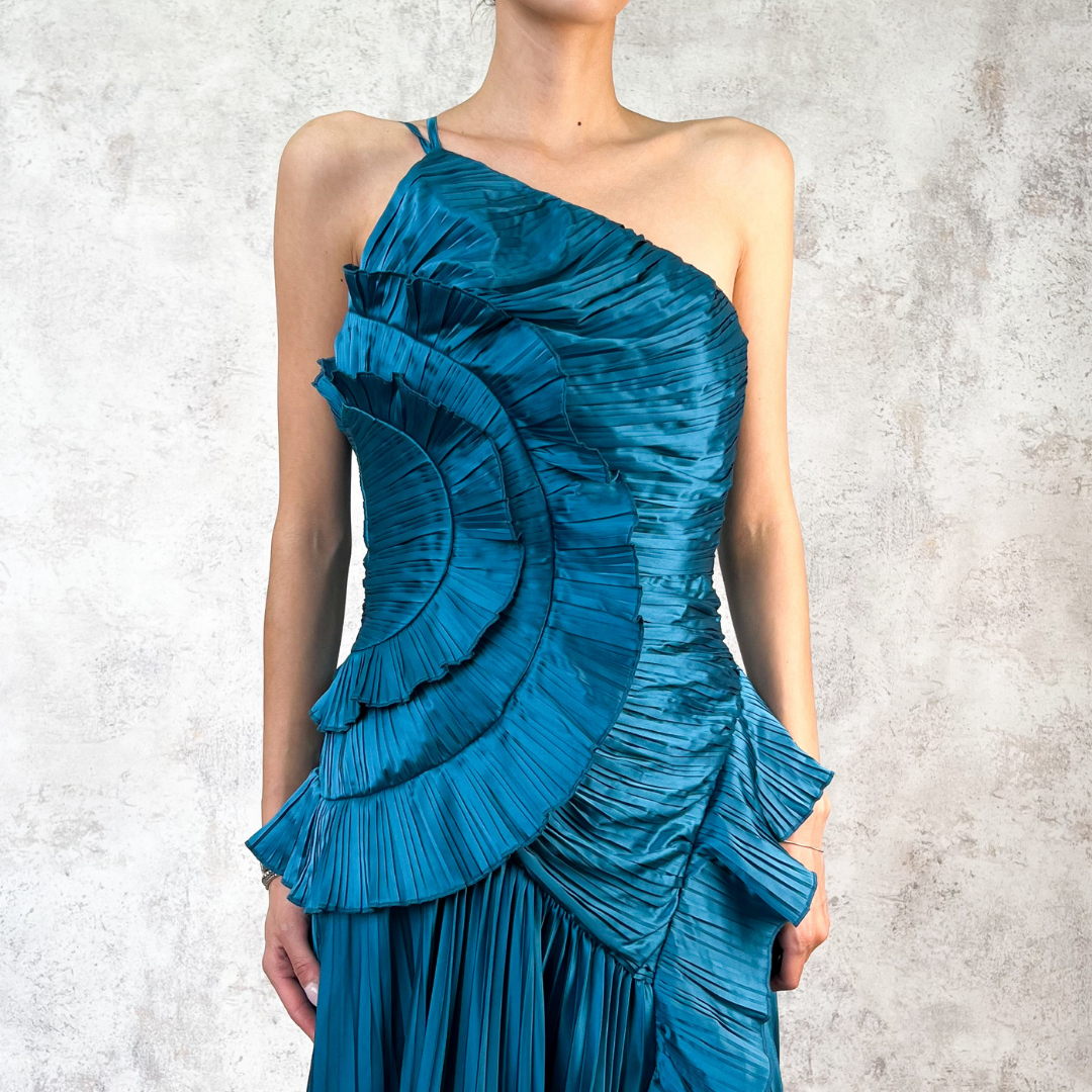 Vestido largo azul celeste tableado