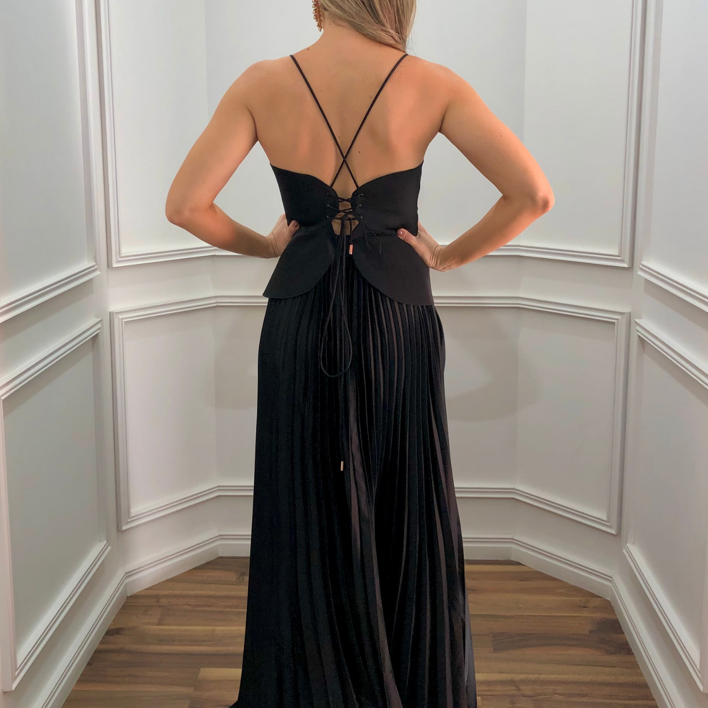 Vestido corset falda tableada.