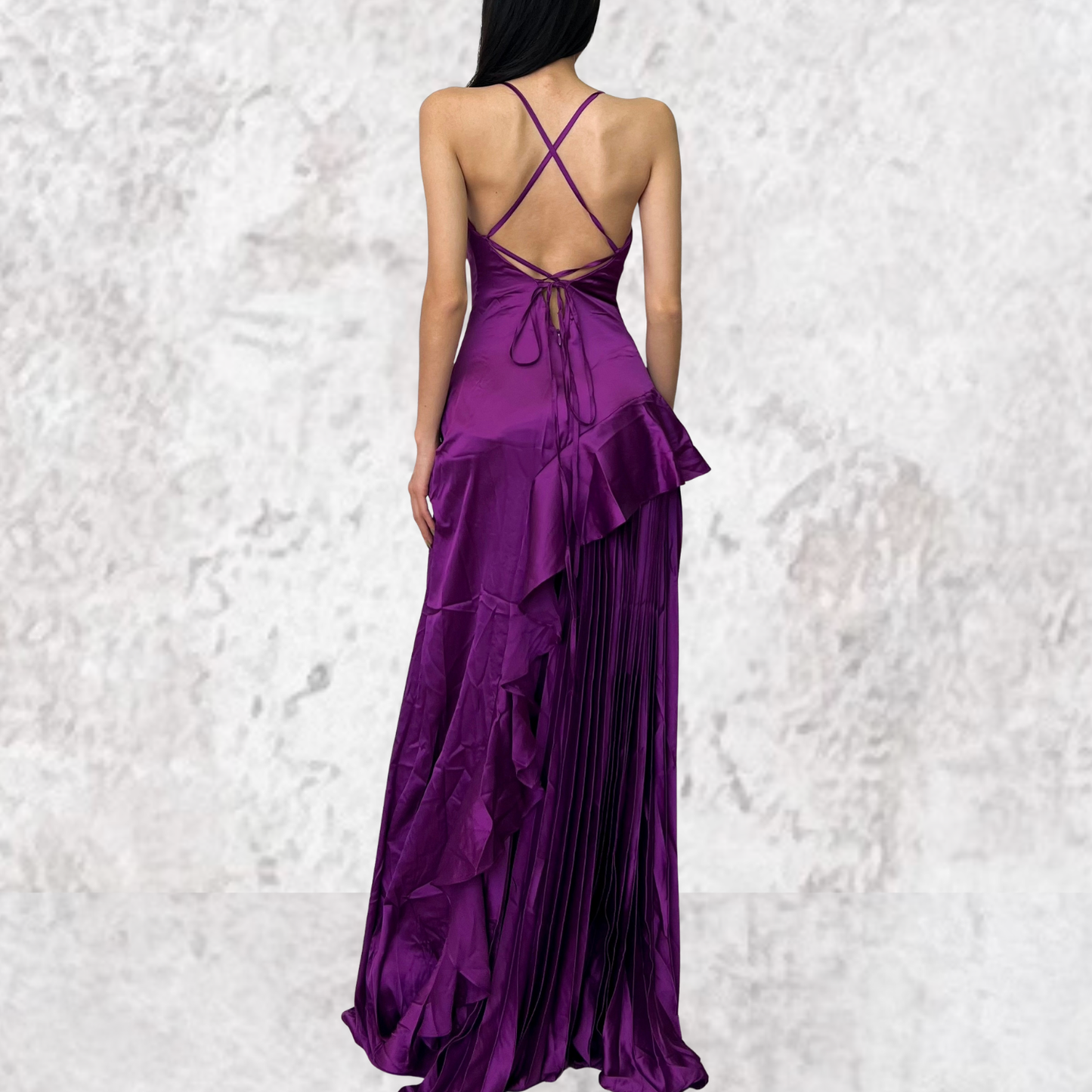 Vestido largo morado satinado asimétrico