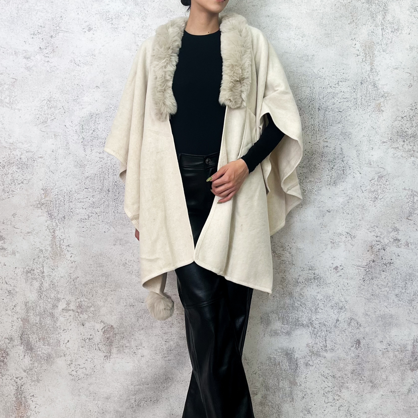 Poncho piel sintética alrededor beige