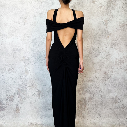 Vestido largo negro escote en espalda
