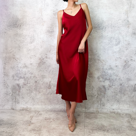 Vestido rojo con capa de gasa