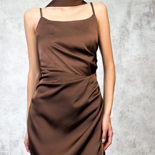 Vestido midi satinado scarf cafe