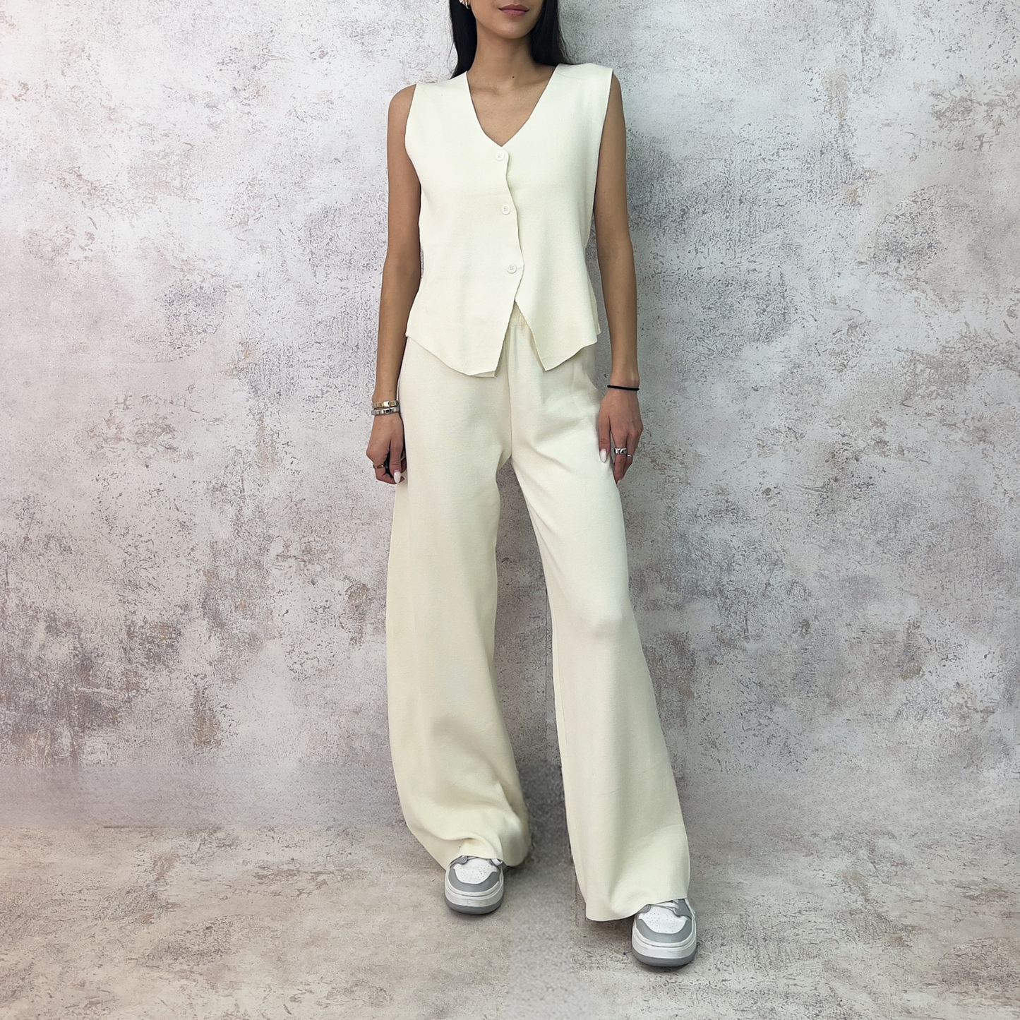 Set de punto chaleco y pantalón beige