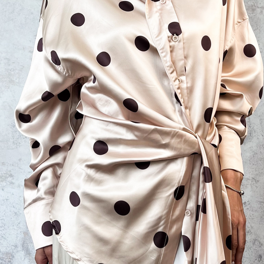 Blusa beige con puntos cafe