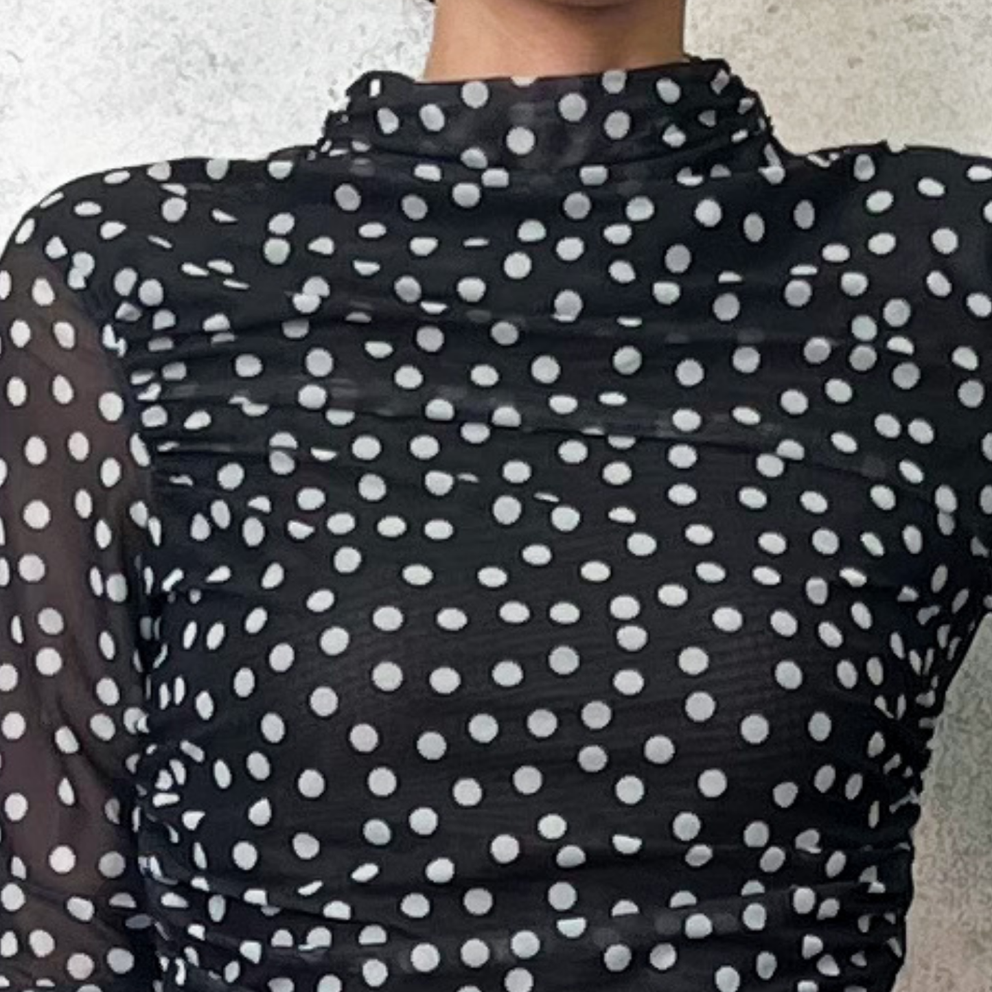 Blusa polka dots negra