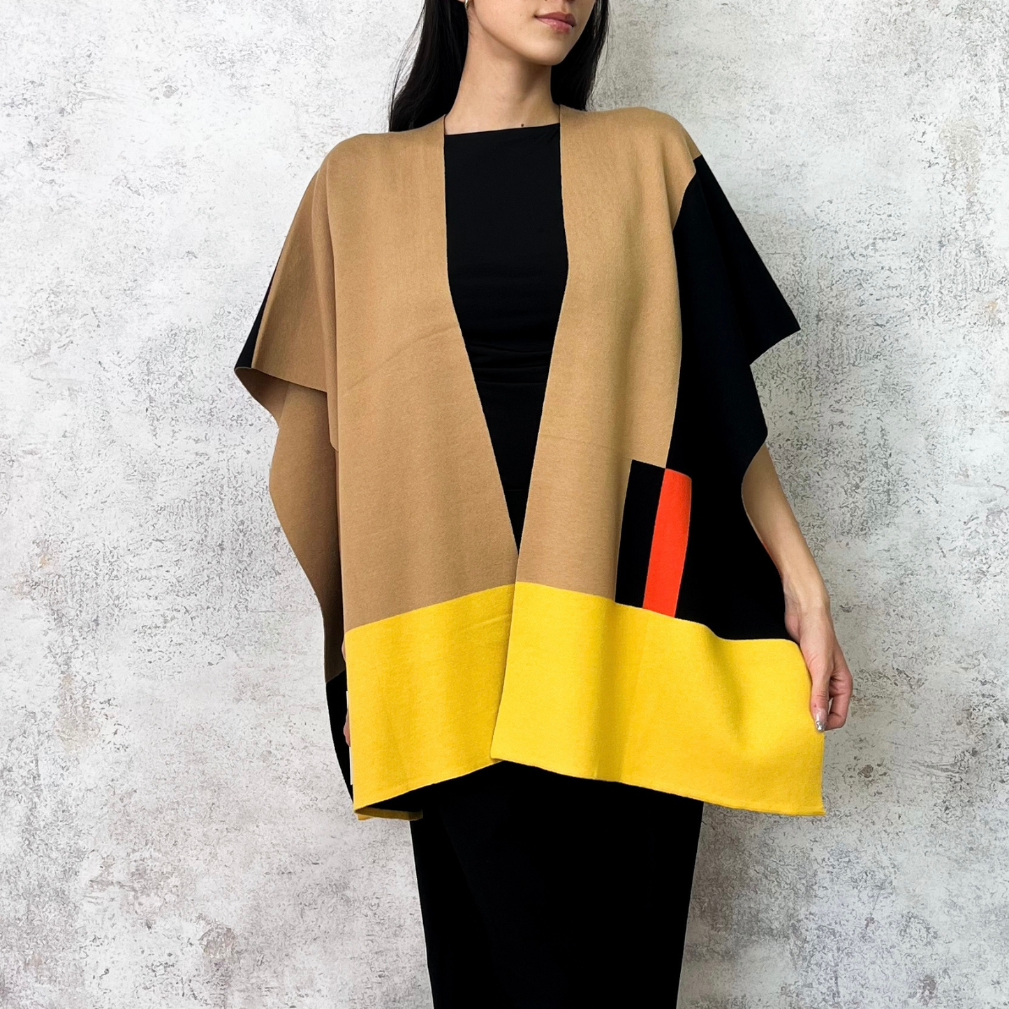 Capa bicolor camel y negro