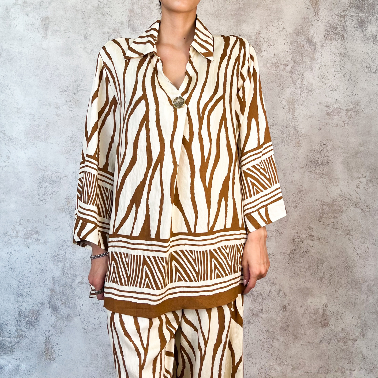 Conjunto beige rayado cafe