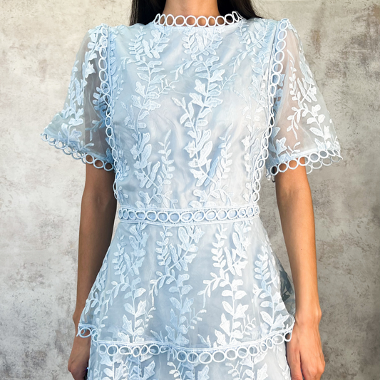 Vestido midi encaje azul cielo