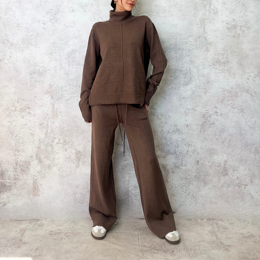 Set de punto marrón en cuello alto cárdigan largo