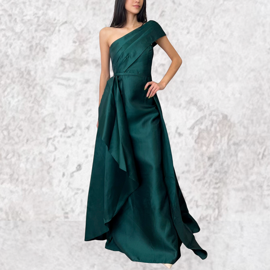 Vestido largo verde esmeralda con sobrefalda