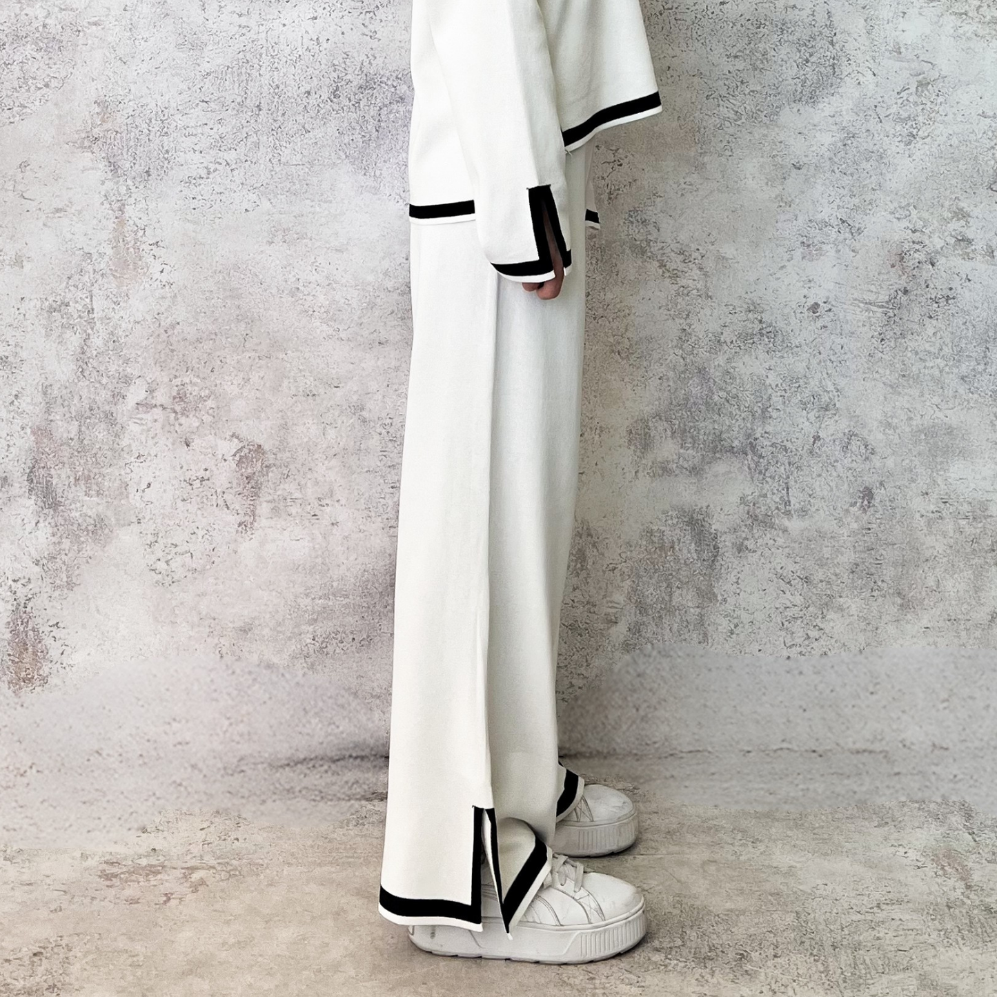 Set tejido blanco con raya negra