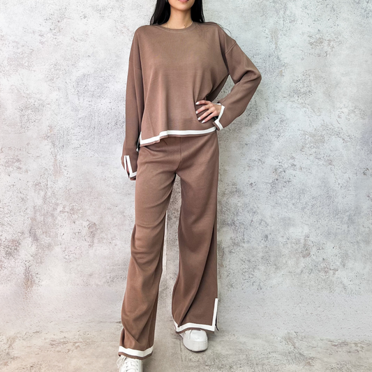 Set tejido taupe con raya blanca