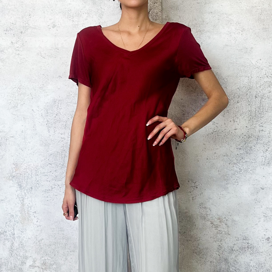 Blusa satinada color cereza