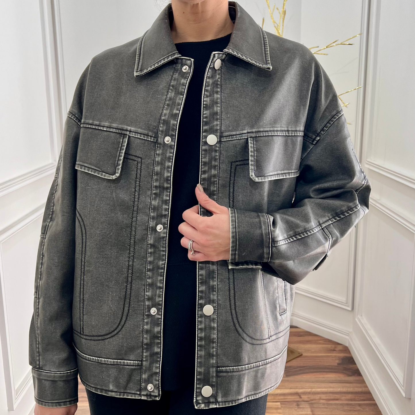 CHAMARRA EFECTO PIEL NEGRA