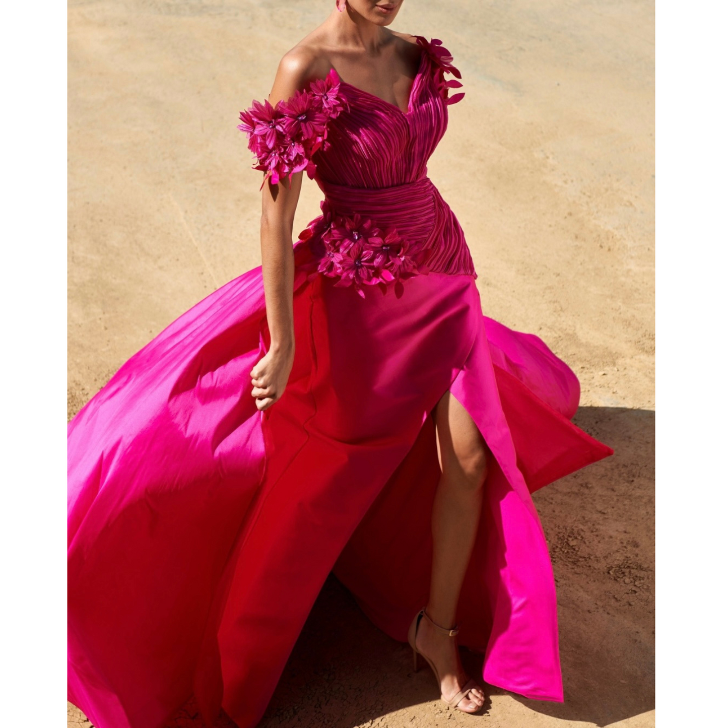Vestido largo flores resaltadas fucsia.