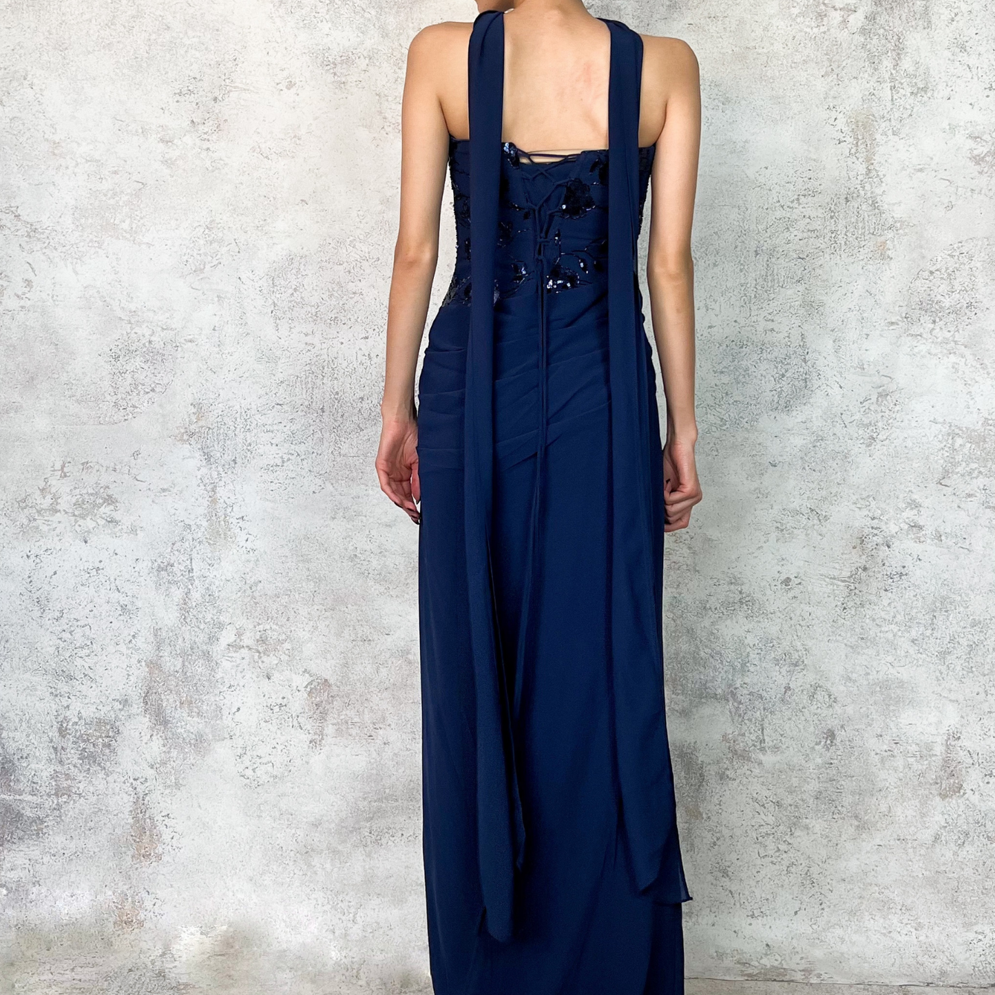 Vestido largo azul marino bordado