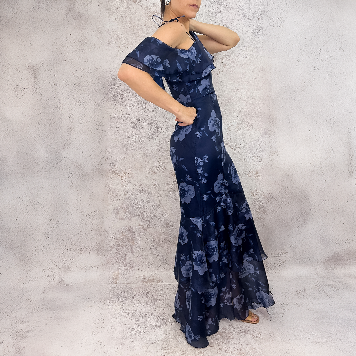 Vestido largo azul marino flores.