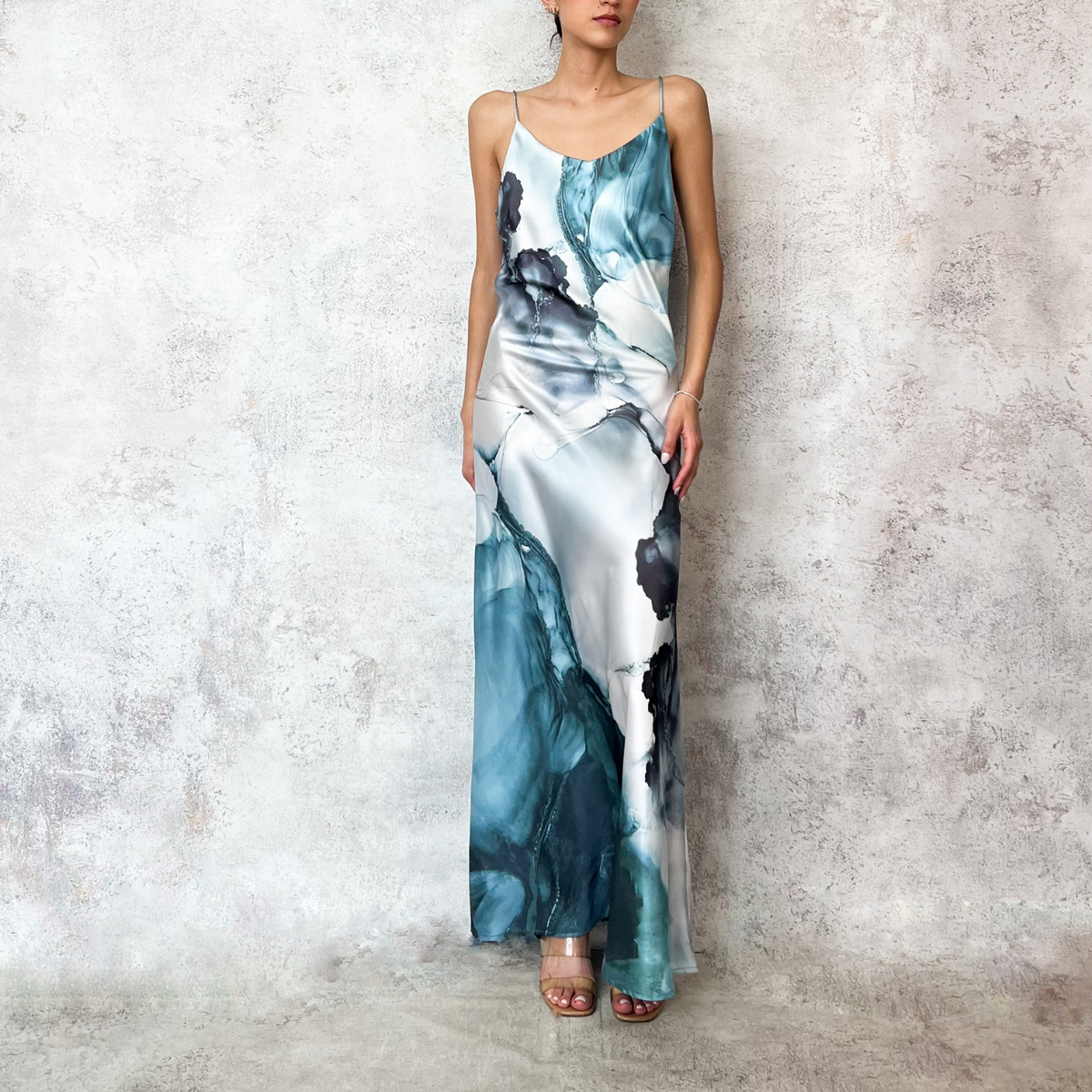 Vestido lencero con capa de gasa verde
