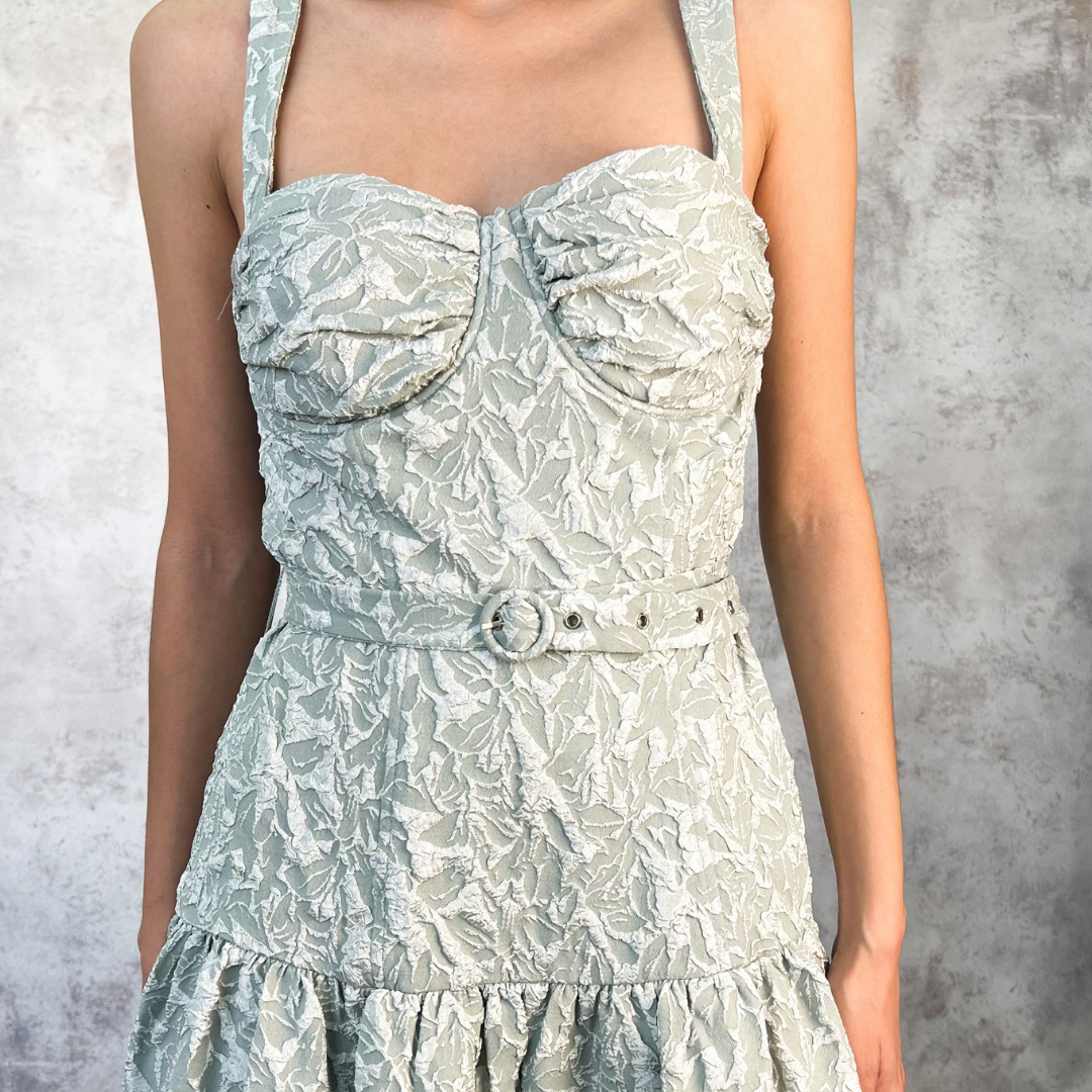 Vestido midi en color sabia texturizado