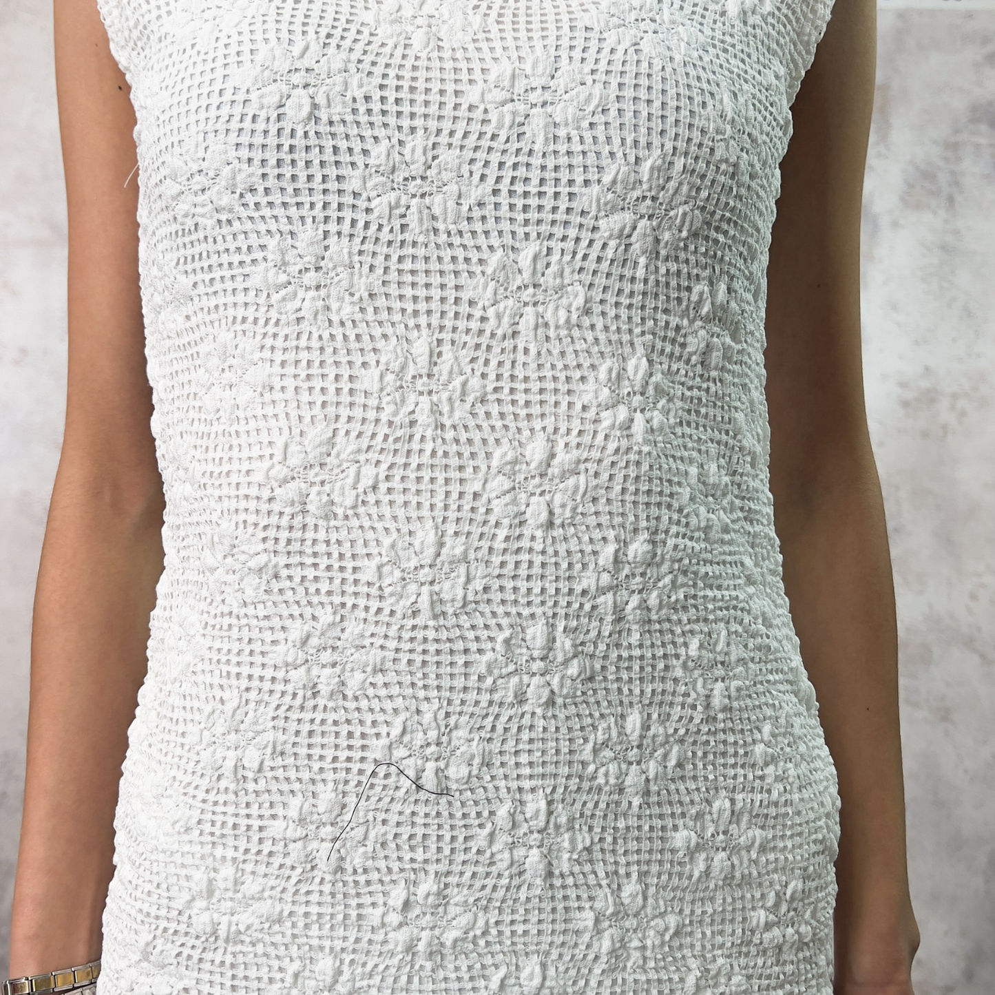 Vestido sin manga midi de crochet blanco