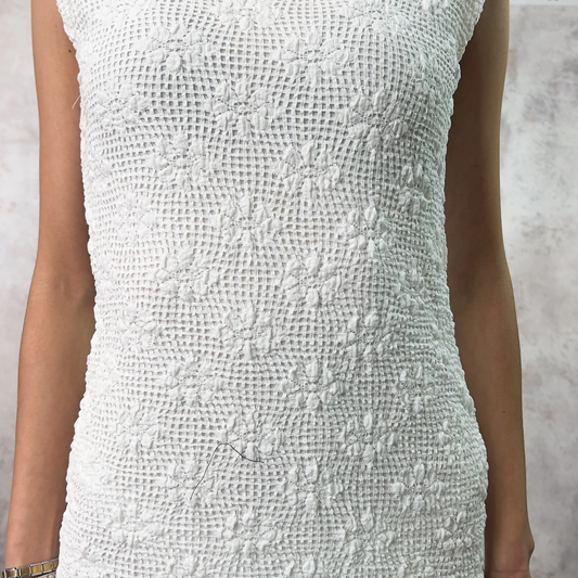 Vestido sin manga midi de crochet blanco