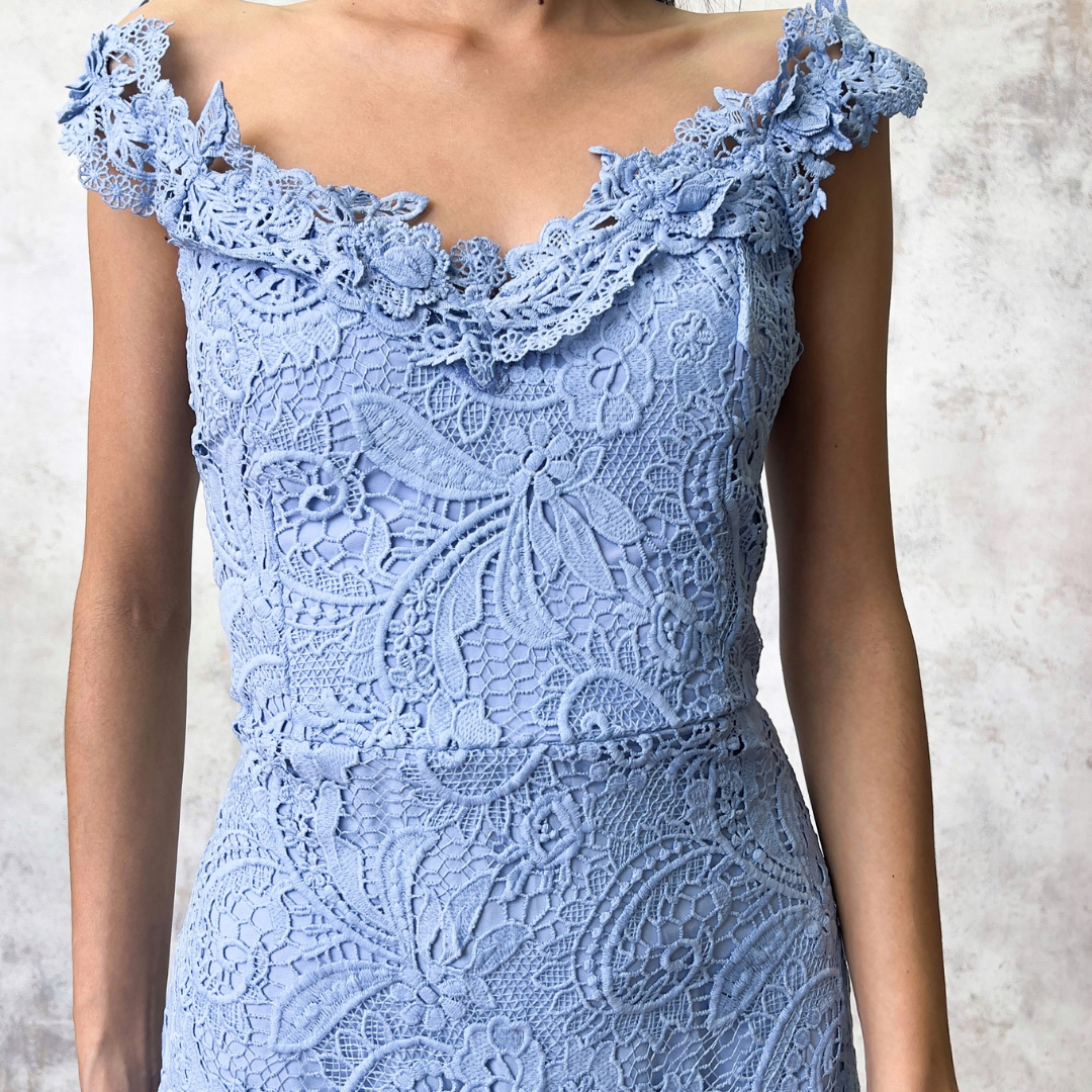 Vestido de guipiur floreado azul