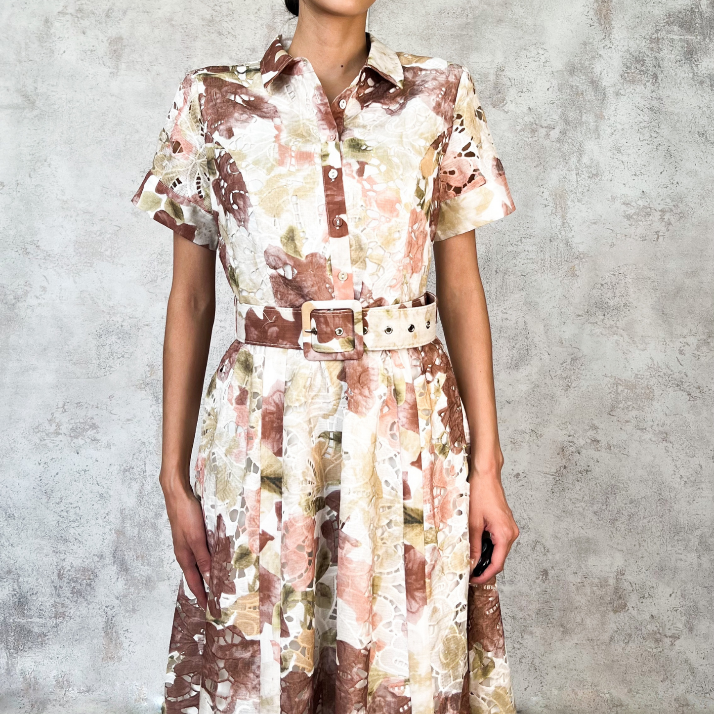 Vestido midi estampado flores cafe