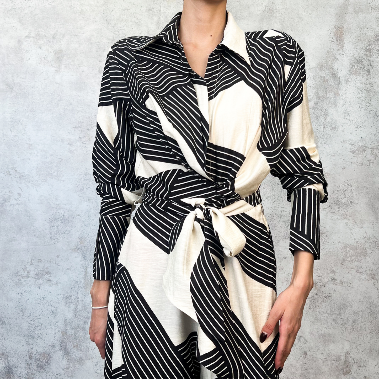 Jumpsuit estampado ivory lineas negro