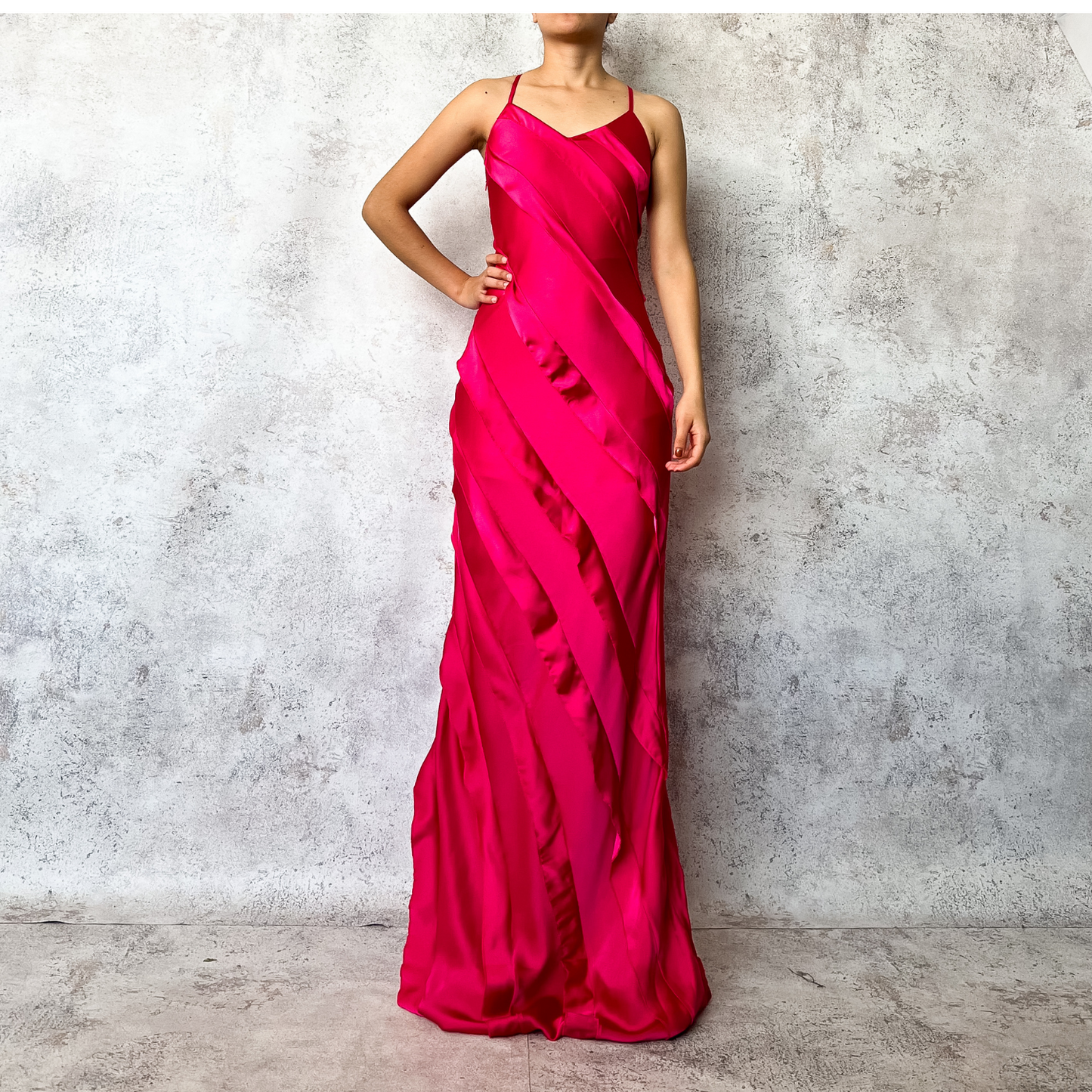 Vestido largo olanes asimétricos magenta
