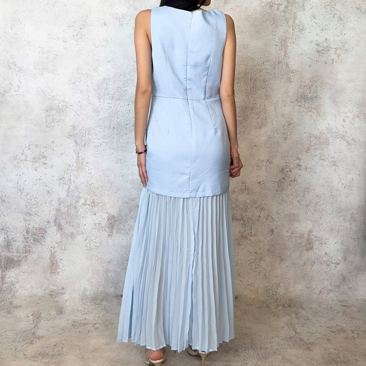 Vestido midi falda plisada aplicación pedrería azul