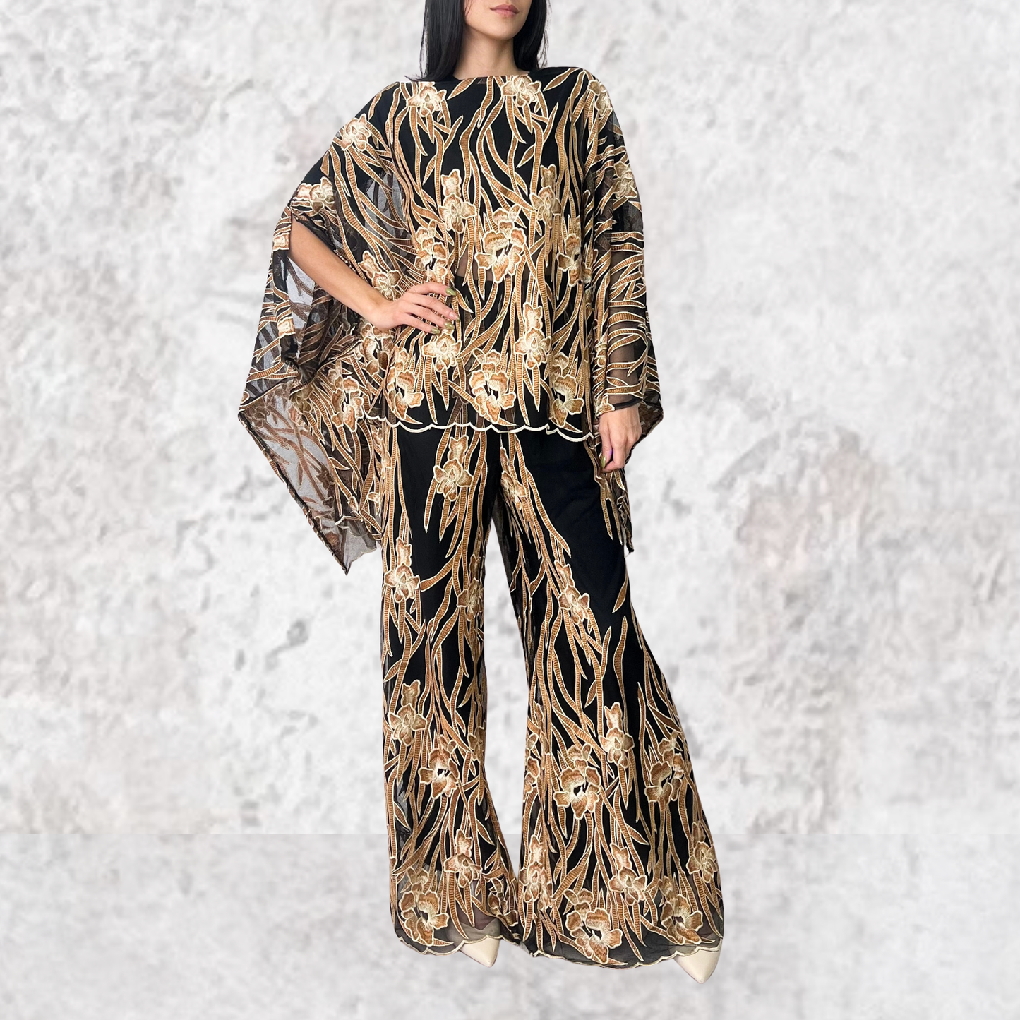 Pantalon negro estampado flores con bordado café