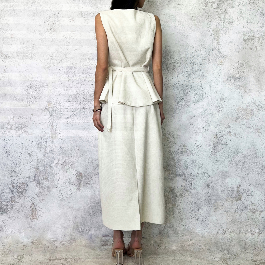 Conjunto de falda y chaleco beige