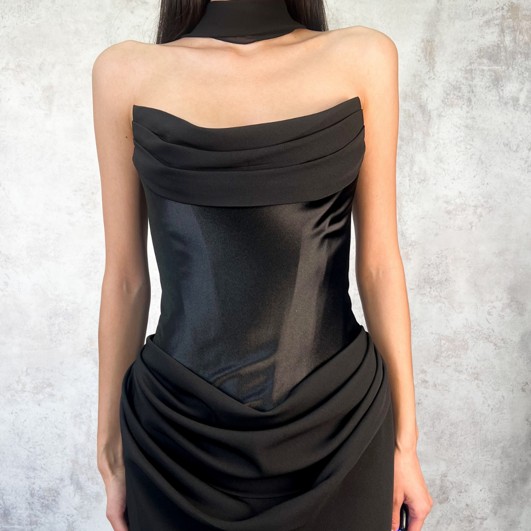 Vestido largo strapless negro