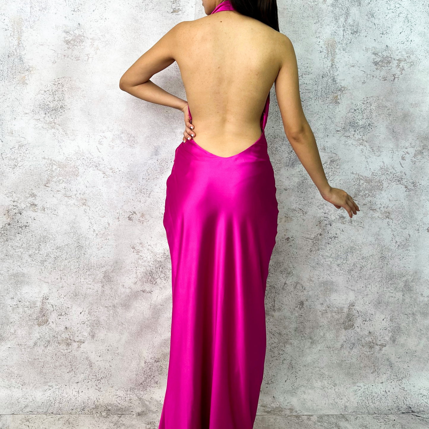 Vestido largo cuello halter escote espalda