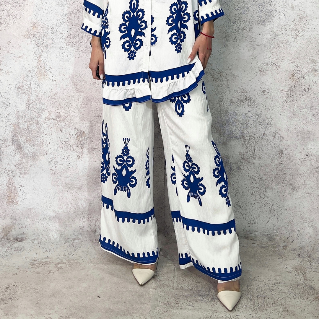 Pantalón ancho con estampado figuras azul