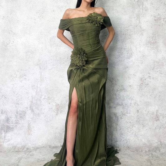 Vestido largo en color olivo tela satinada