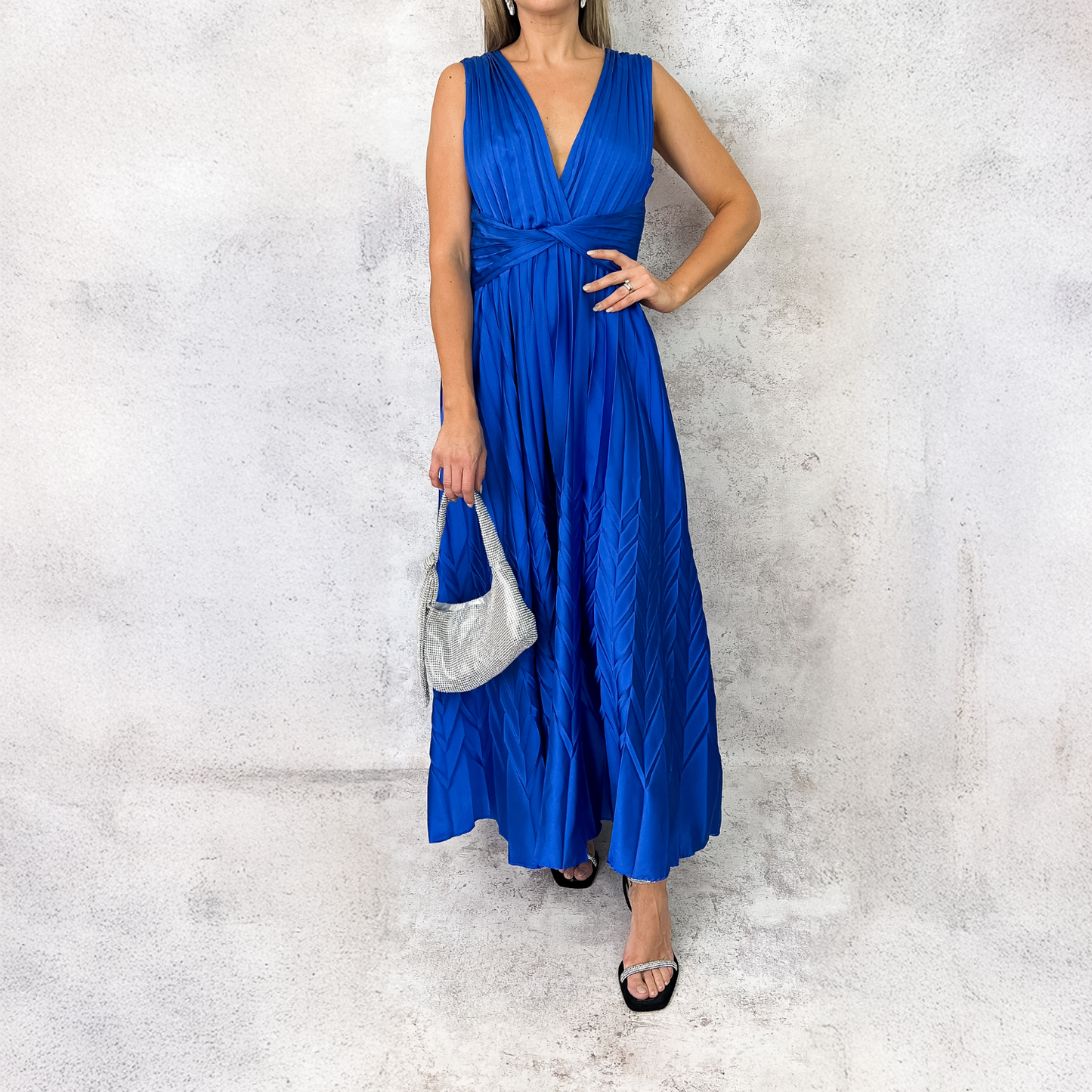 Vestido tableado azul rey.