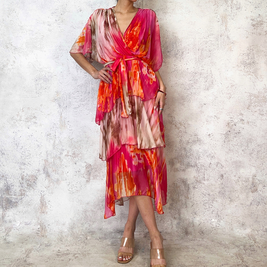 Vestido de seda italiana estampado tie dye rosa