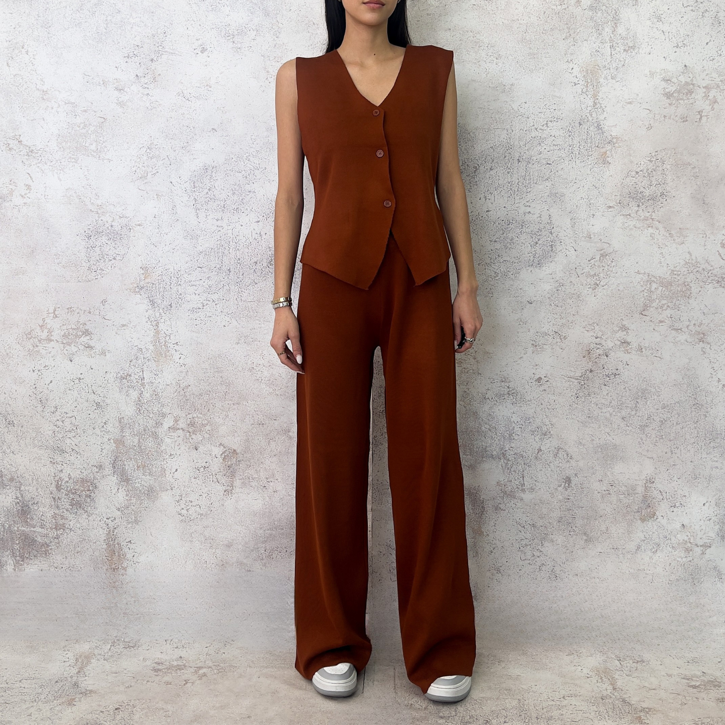 Set de punto chaleco y pantalón marrón