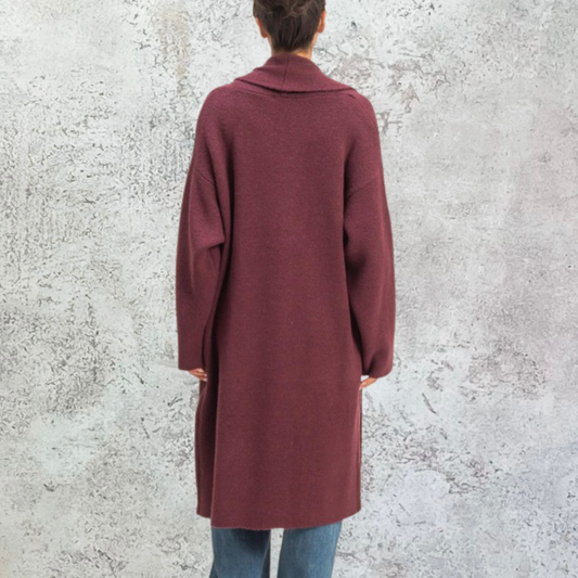 Abrigo largo de punto color vino