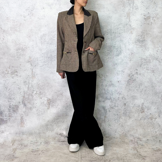 Blazer de cuadros cafes con detalles en vinipiel