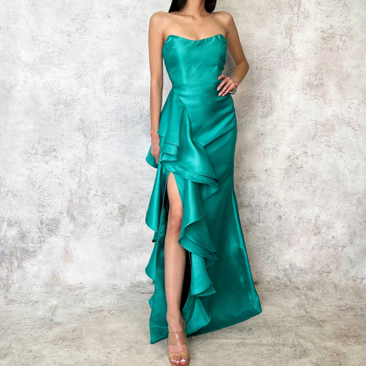Vestido largo strapless olan de lado verde