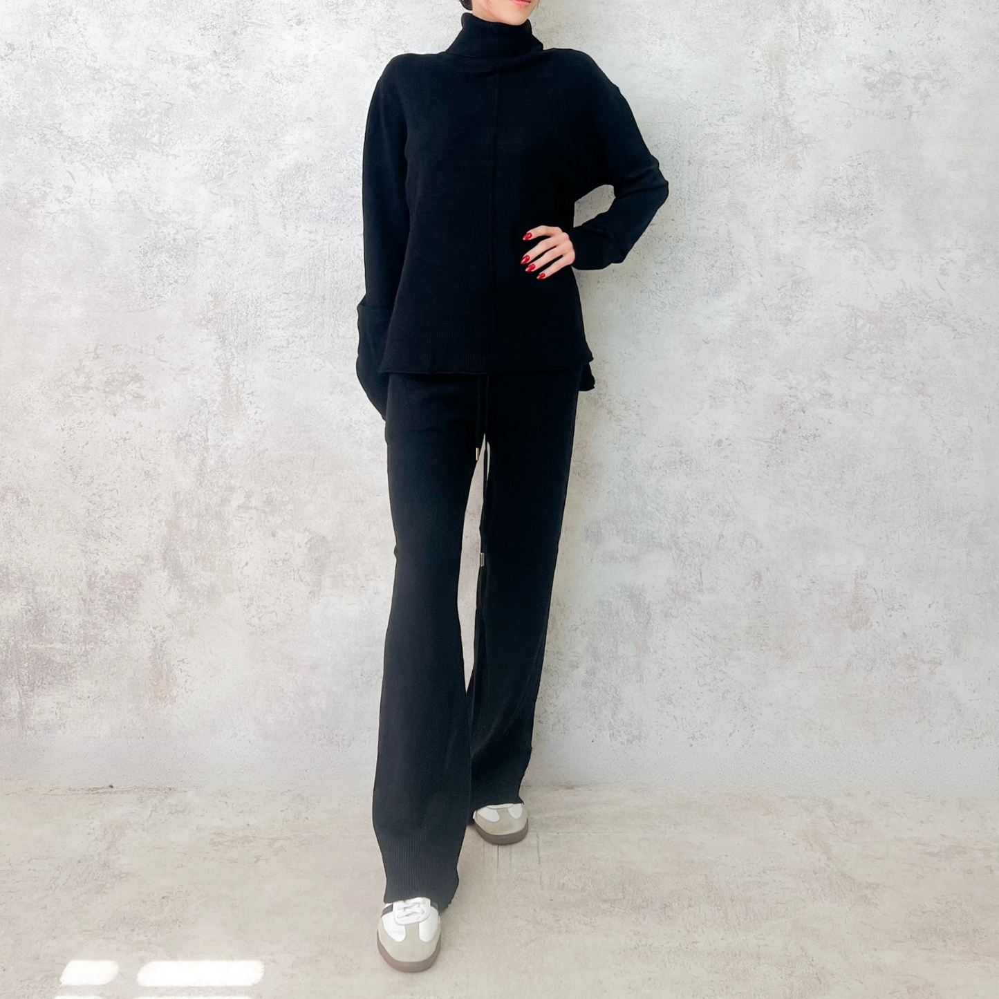 Set de punto negro en cuello alto cárdigan largo