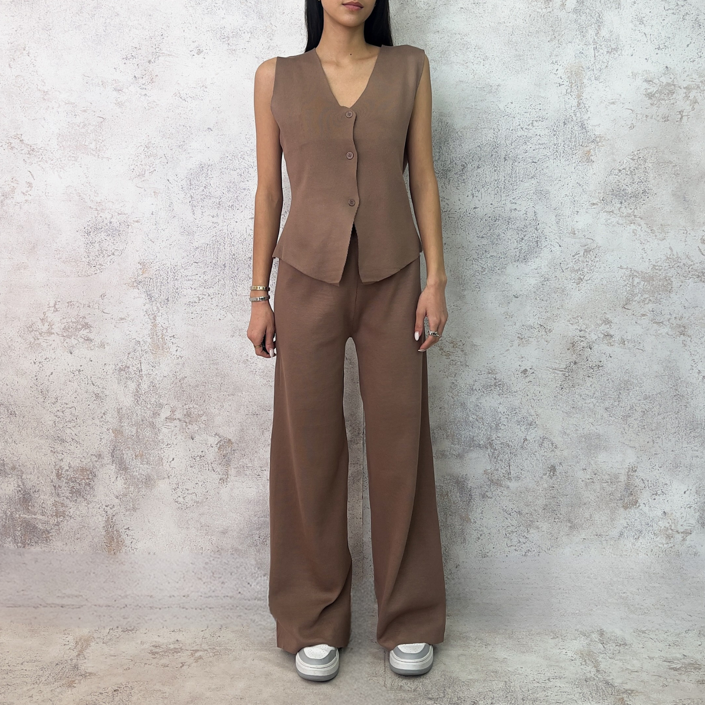 Set de punto chaleco y pantalón taupe