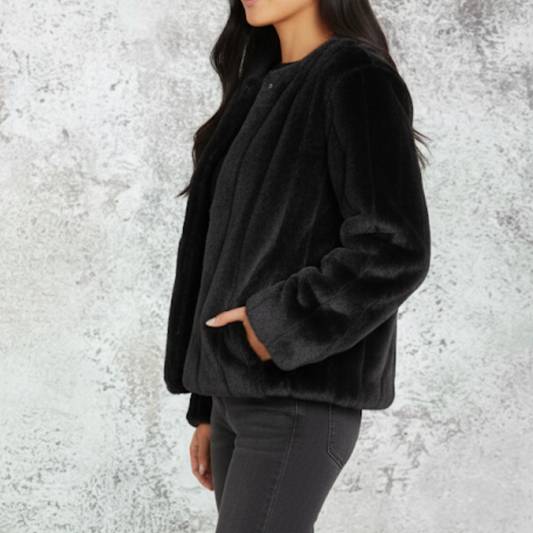 Saco negro en piel sintetica