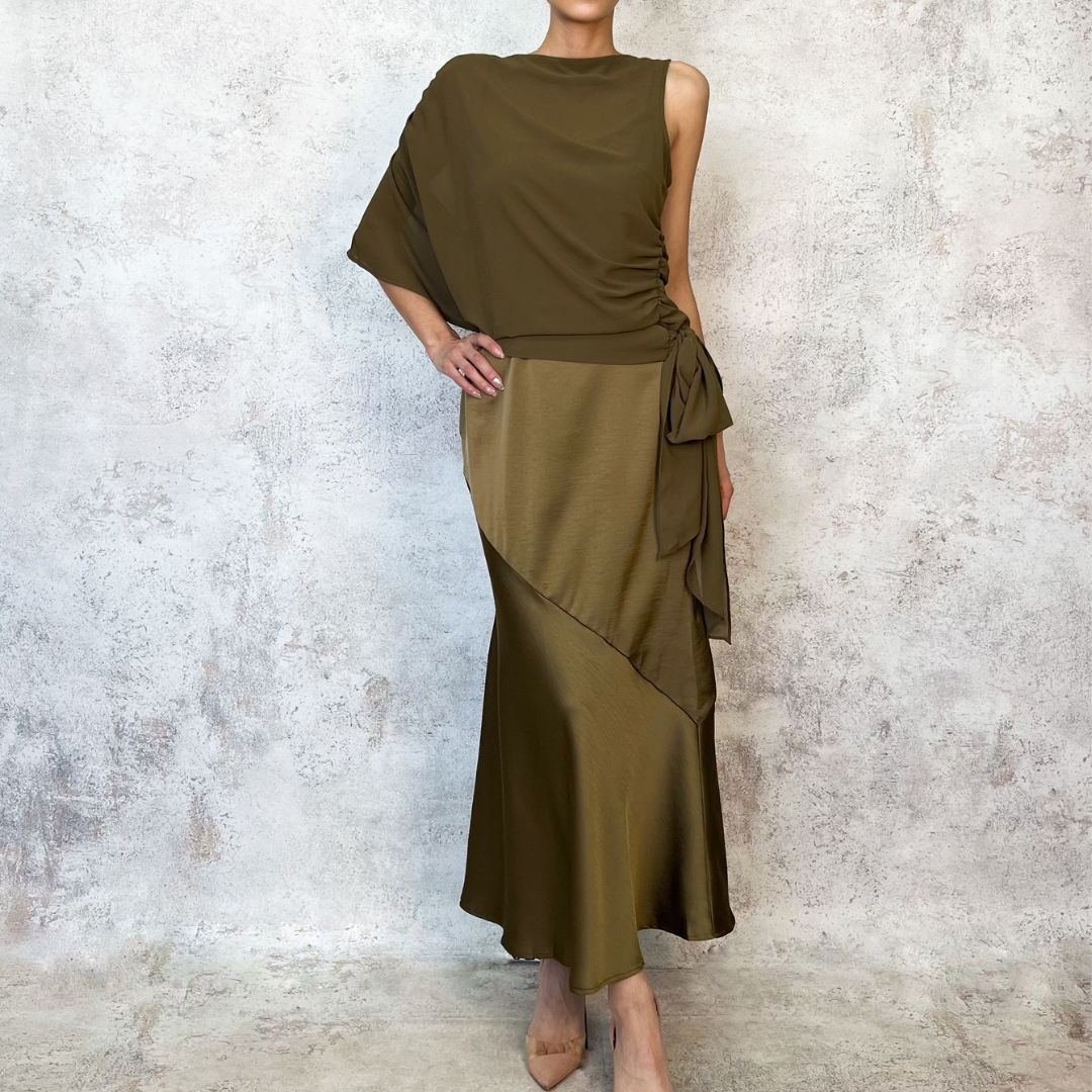 Vestido midi satinado color olivo