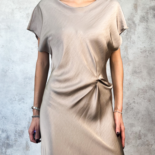 Vestido en corte midi taupe