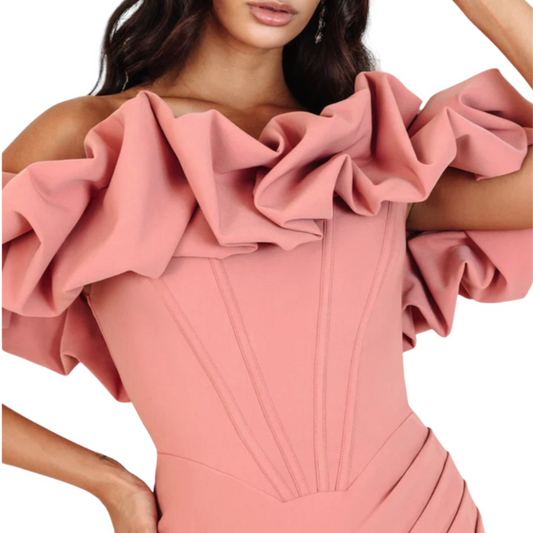 VESTIDO MIDI ROSA OLANES EN HOMBRO