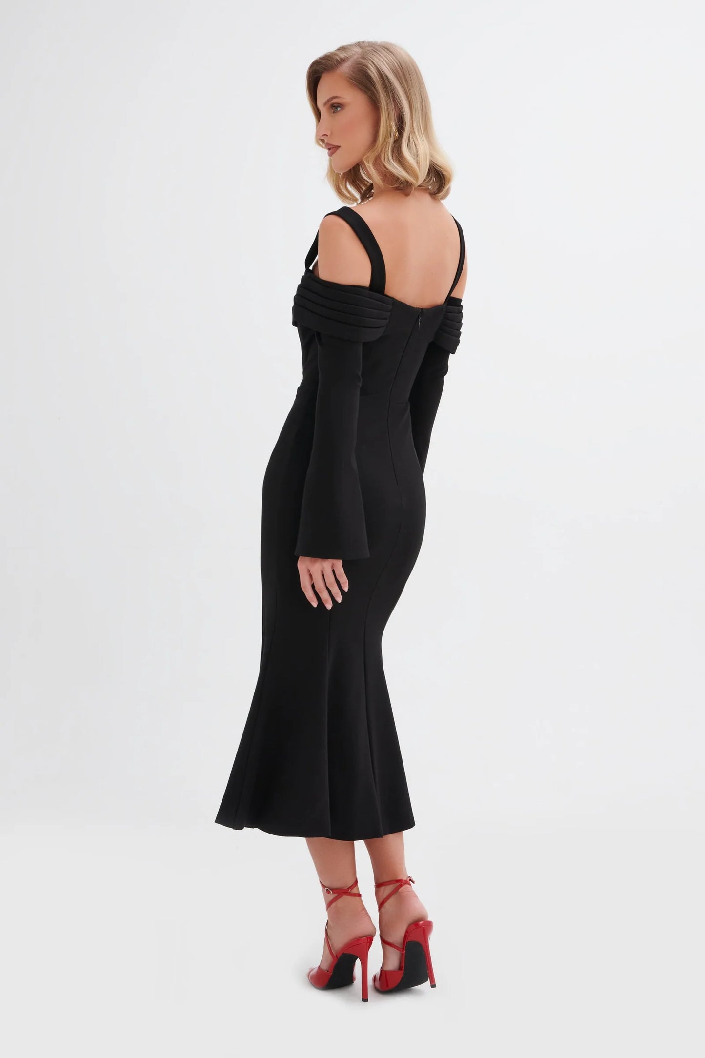 Vestido midi negro corte sirena